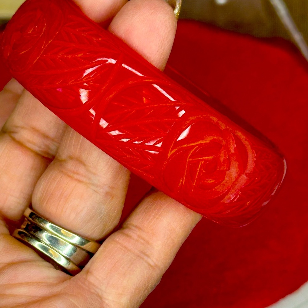Beautiful Bakelite carved red bangle